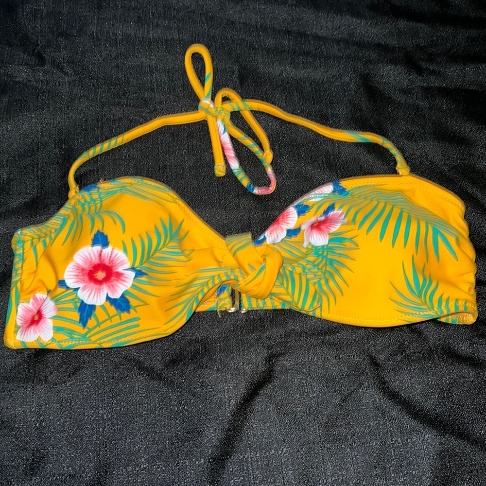 NWT bikini top 👙